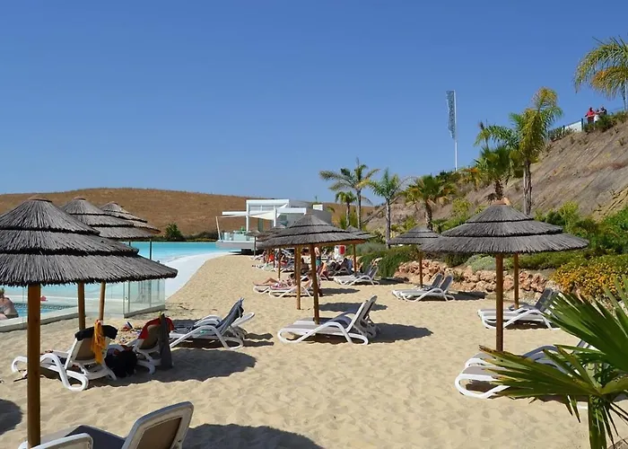 Al4-2025 - - Alcazaba Lagoon Apartment *